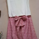 リネンフリルブラウスと、総刺繍ギンガムギャザースカート